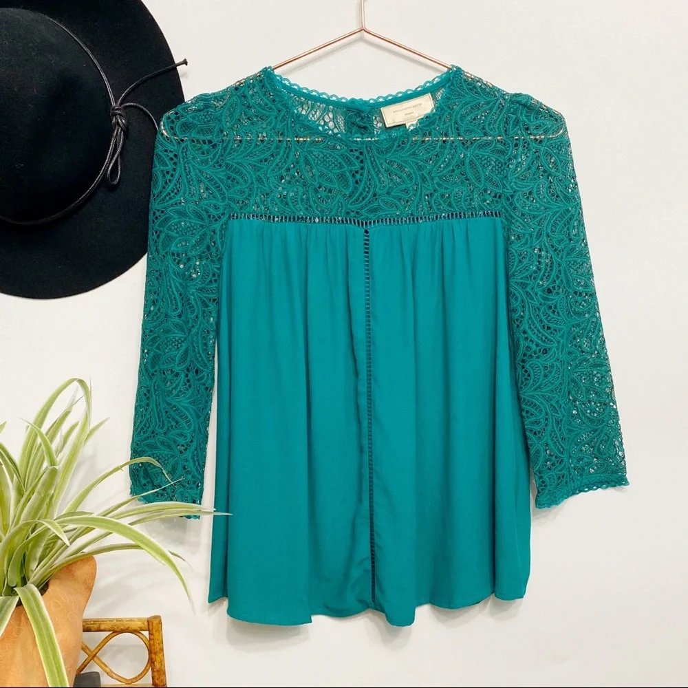 anthro | moulinette soeurs lace cloaked emerald green blouse 2 petite